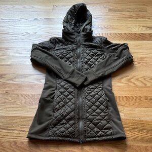 Athleta Women's Rock springs long Quilted Reflective Hooded Jacket - Khaki green
